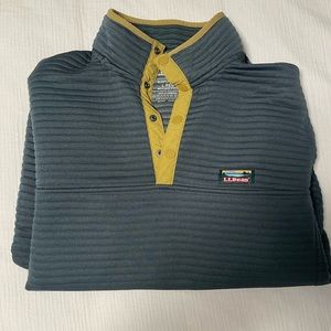 Grey LL Bean Air knit pullover. Excellent used condition. Grey men’s large.